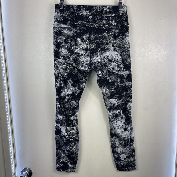 Lululemon Wunder Under Lunar New Year  Black White Leggings Women’s Size‎ 8 - Picture 7 of 13